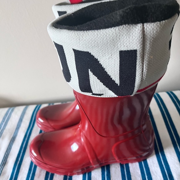 Columbia  Rain Jacket with Hunter Boots - Picture 6 of 9